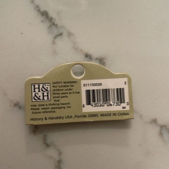 Letter E Lace plate - Picture 2 of 2